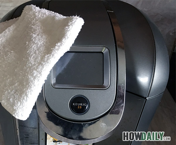 https://howdaily.com/wp-content/uploads/2016/07/cleaning-exterior-keurig-coffee-maker.jpg?x67400