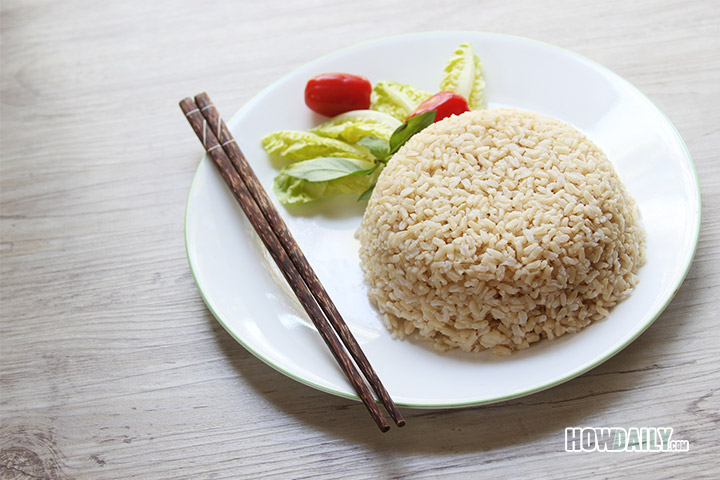 Cooked brown rice on an electric cooker