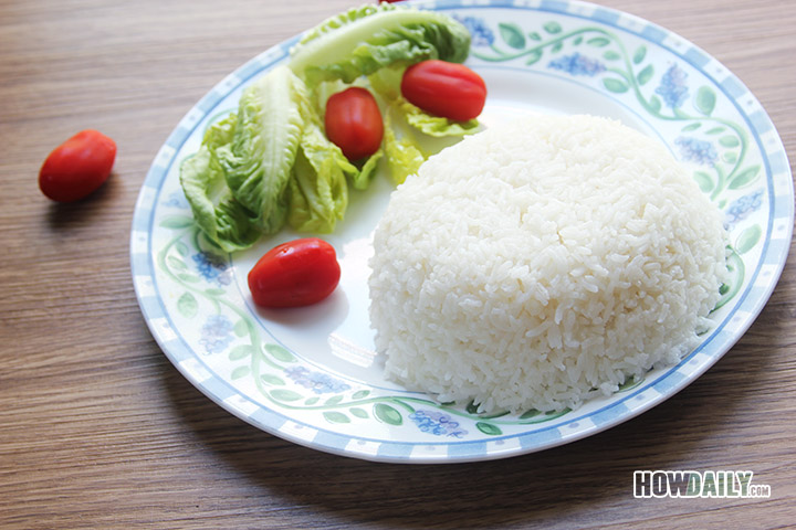 Cooked white rice with a stovetop