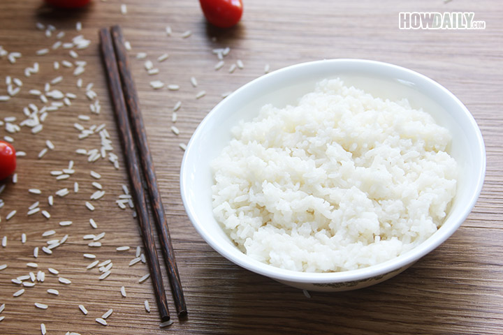 cooked white rice with cooker