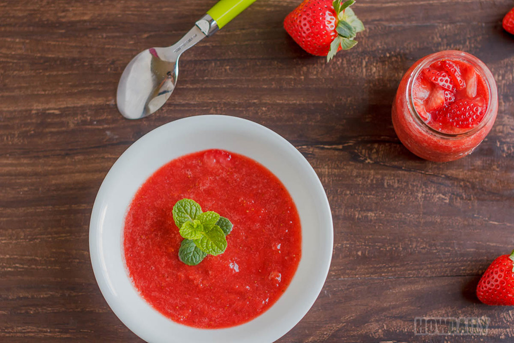 Nice red color on strawberry compote