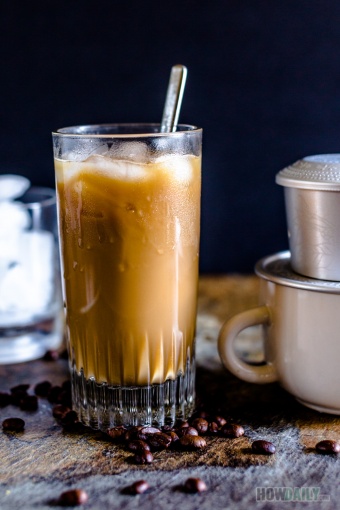 Cafe sua da (Vietnamese Iced Coffee)