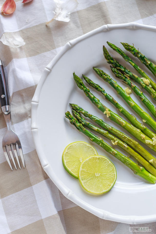 Oven roasted asparagus with garlic