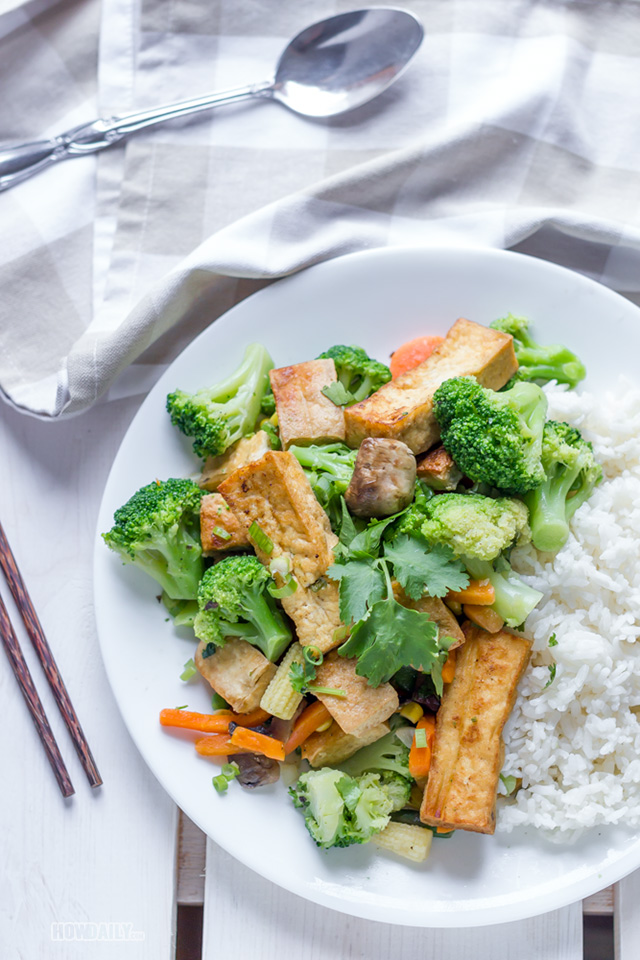 Tofu stir-fry with vegetable and white rice