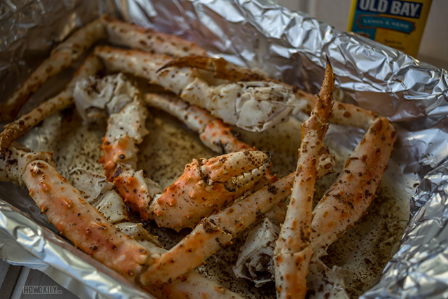 Oven Baked Crab Legs Recipe and Garlic Butter Dipping Sauce