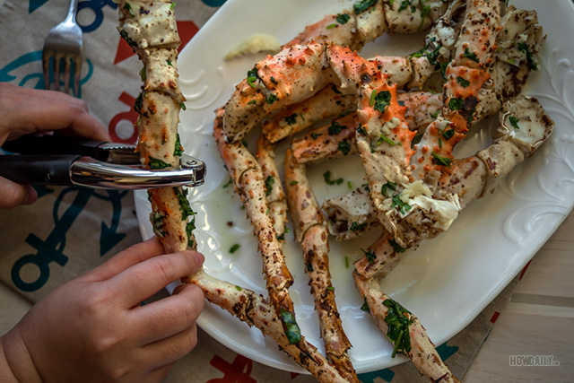 Oven Baked Crab Legs Recipe And Garlic Butter Dipping Sauce