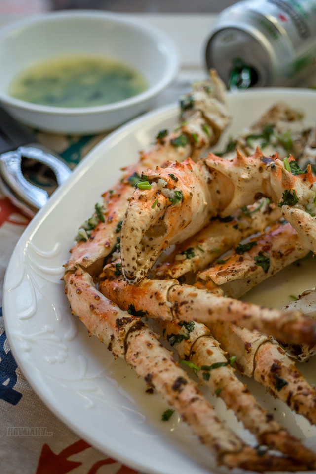 Oven Baked Crab Legs Recipe and Garlic Butter Dipping Sauce