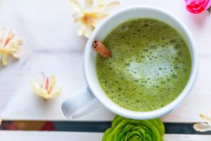 Recipe for matcha latte with cinnamon apple