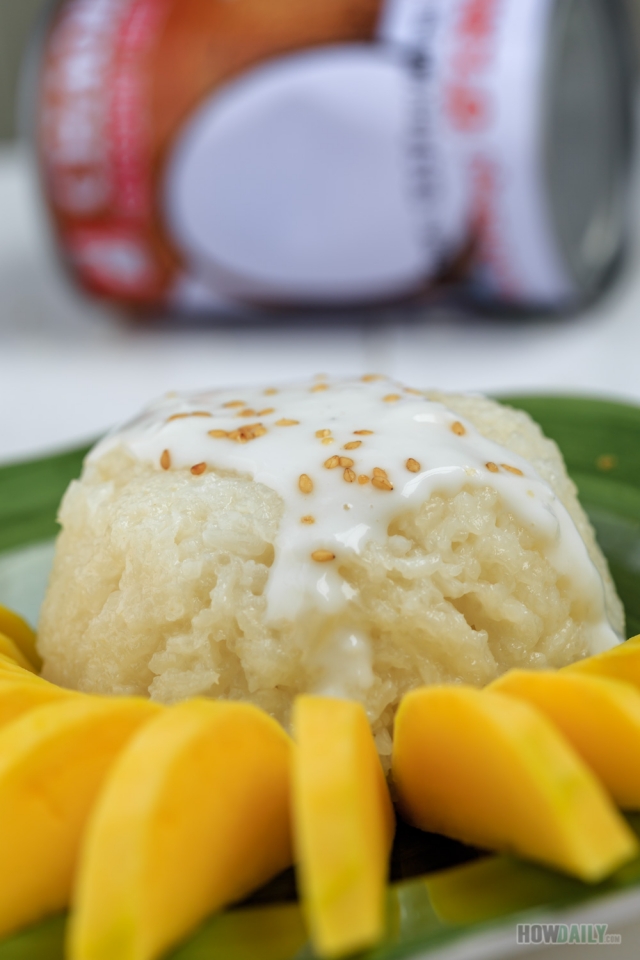 Thai Coconut Sticky Rice Pudding with mango