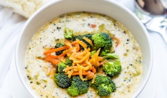 Low-carb broccoli cheese soup
