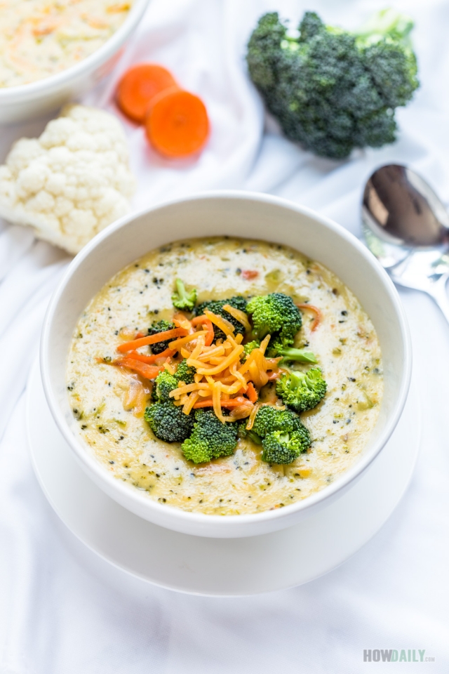 Low-carb broccoli cheese soup
