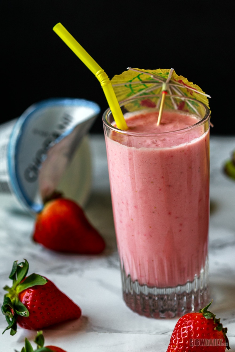 Strawberry Banana Smoothie with Yogurt and Orange Juice Recipe