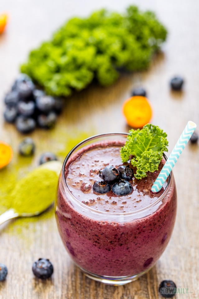 Healthy Matcha Blueberry Smoothie