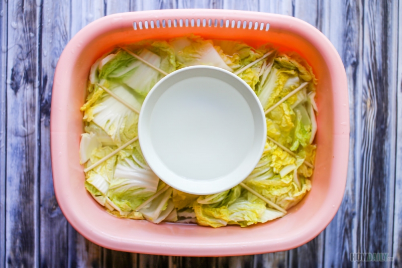 Soaking napa cabbage