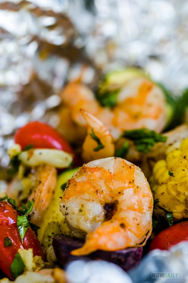 Oven-baked shrimp foil packets