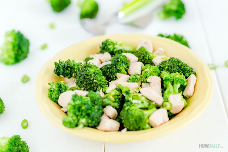 Stir-fried chicken broccoli