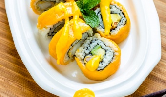 Mango sushi roll