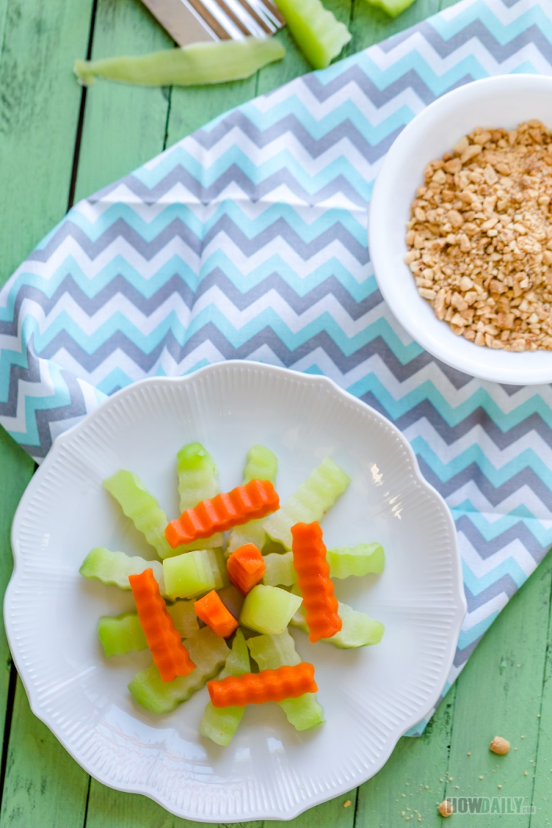 Boiled Chayote Squash and Carrot Recipe (with Crushed-peanut Sesame)