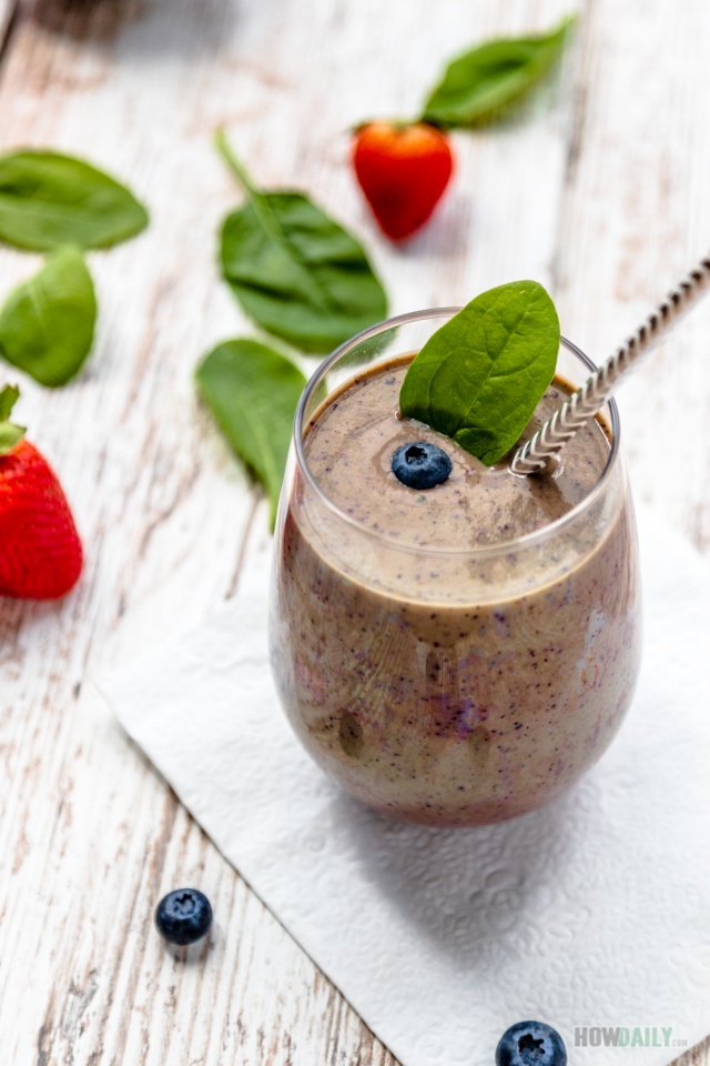 Dairy free Berries Spinach Smoothie