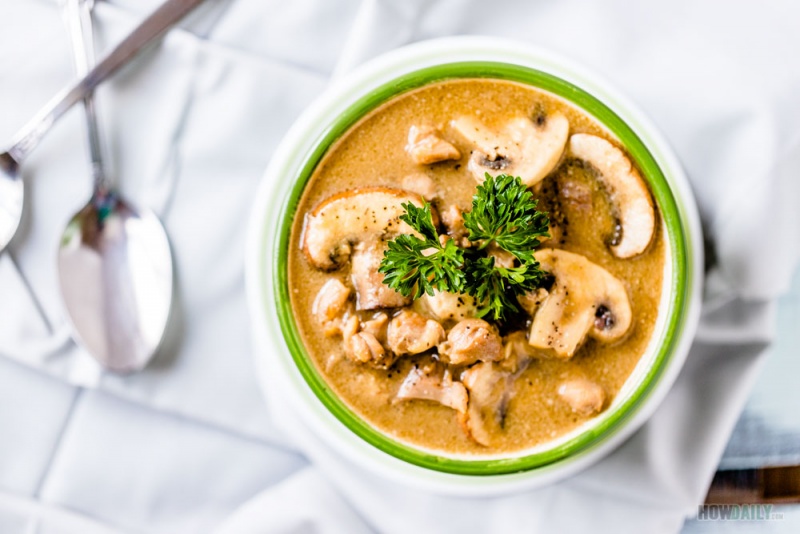 Creamy chicken-mushroom soup
