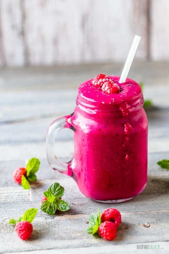 Bone Support Smoothie with Raspberries, Beet and Yogurt