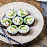 Crunchy salad sushi roll