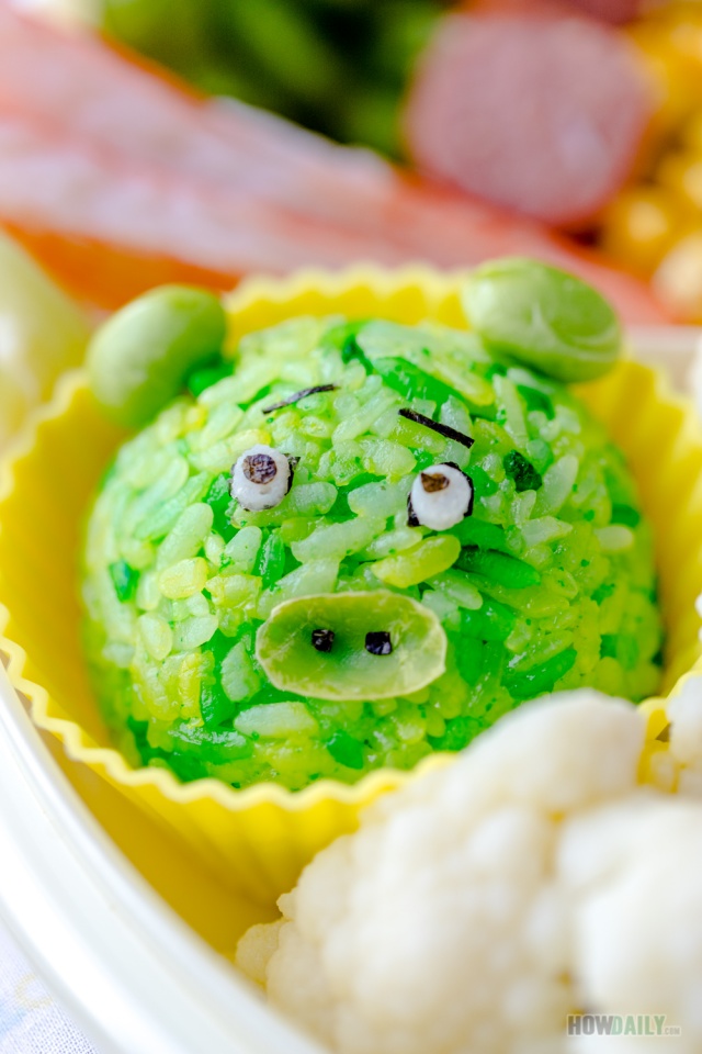 Green pig rice ball