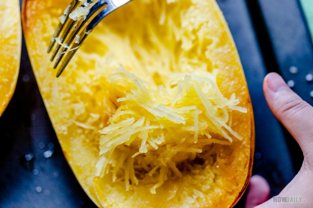 Scrape spaghetti squash fleshes