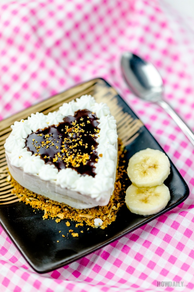 Banana cream pie with heart shape