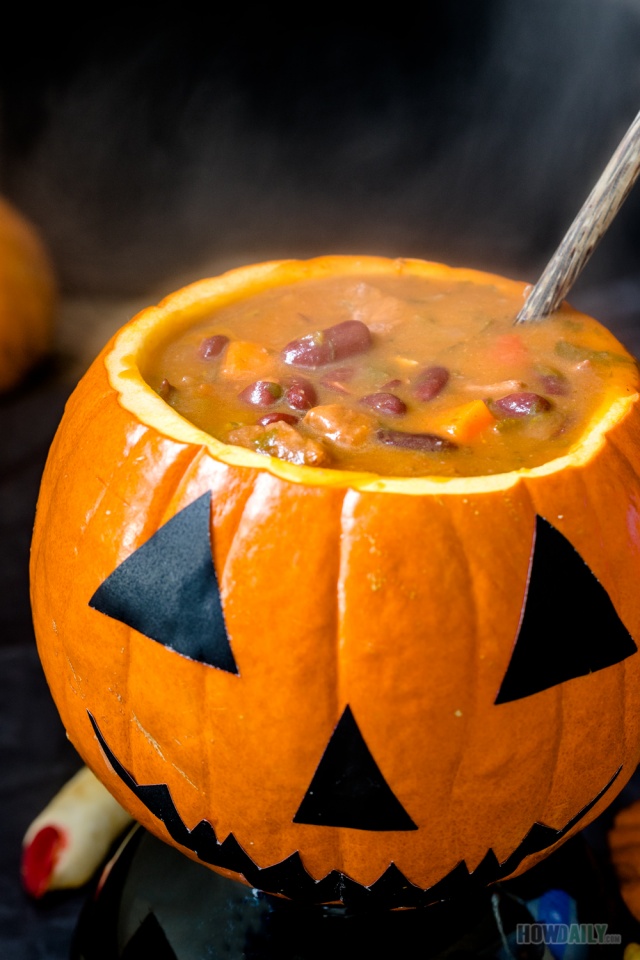 Halloween pumpkin soup