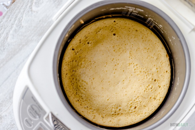 Make a pancake with a rice cooker