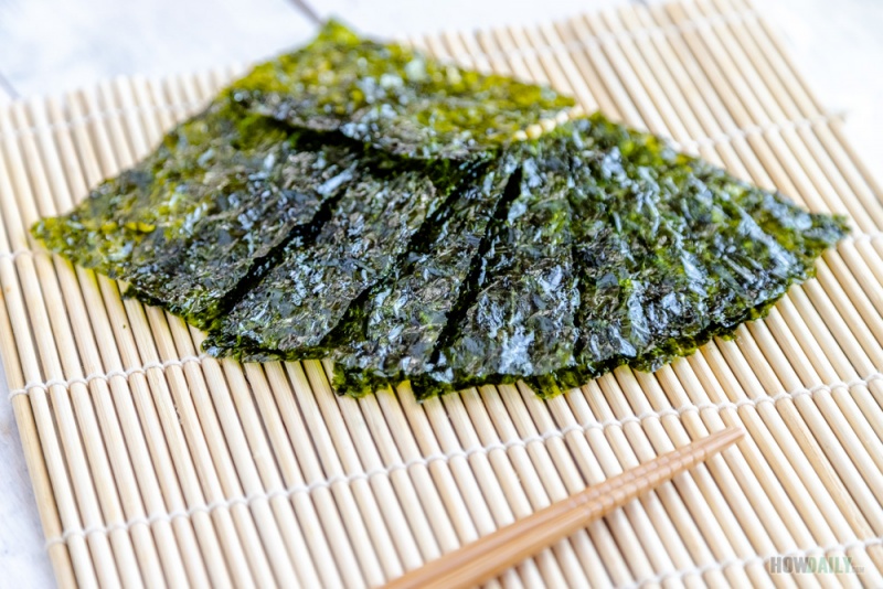 Dark green nori seaweed sheet