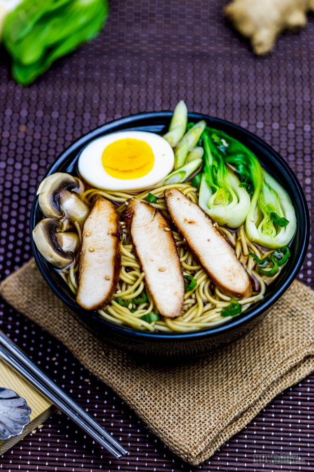 Easy chicken ramen by HowDaily