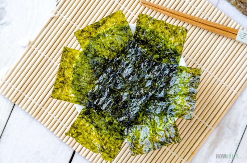Seasoned seaweed with olive oil