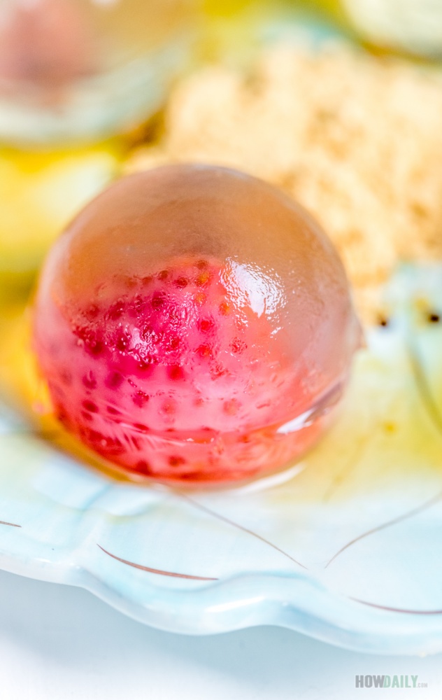 Raindrop cake with strawberry 