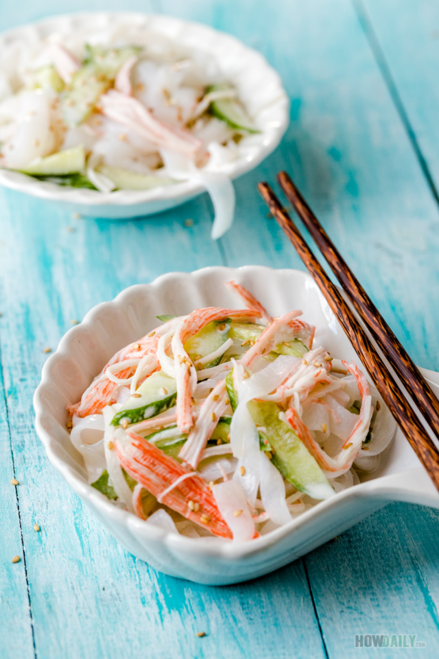 Shirataki noodle salad with cold cucumber