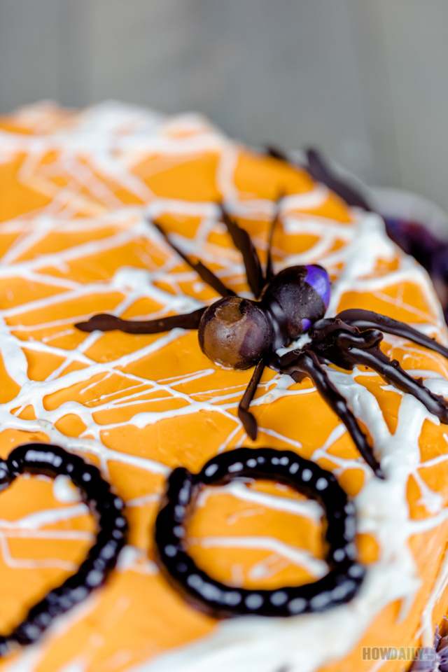Cake with spider theme