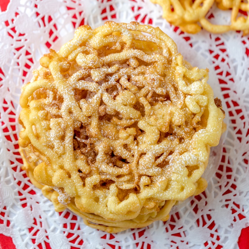 Funnel Cakes Recipe (Quick and Easy Snack)