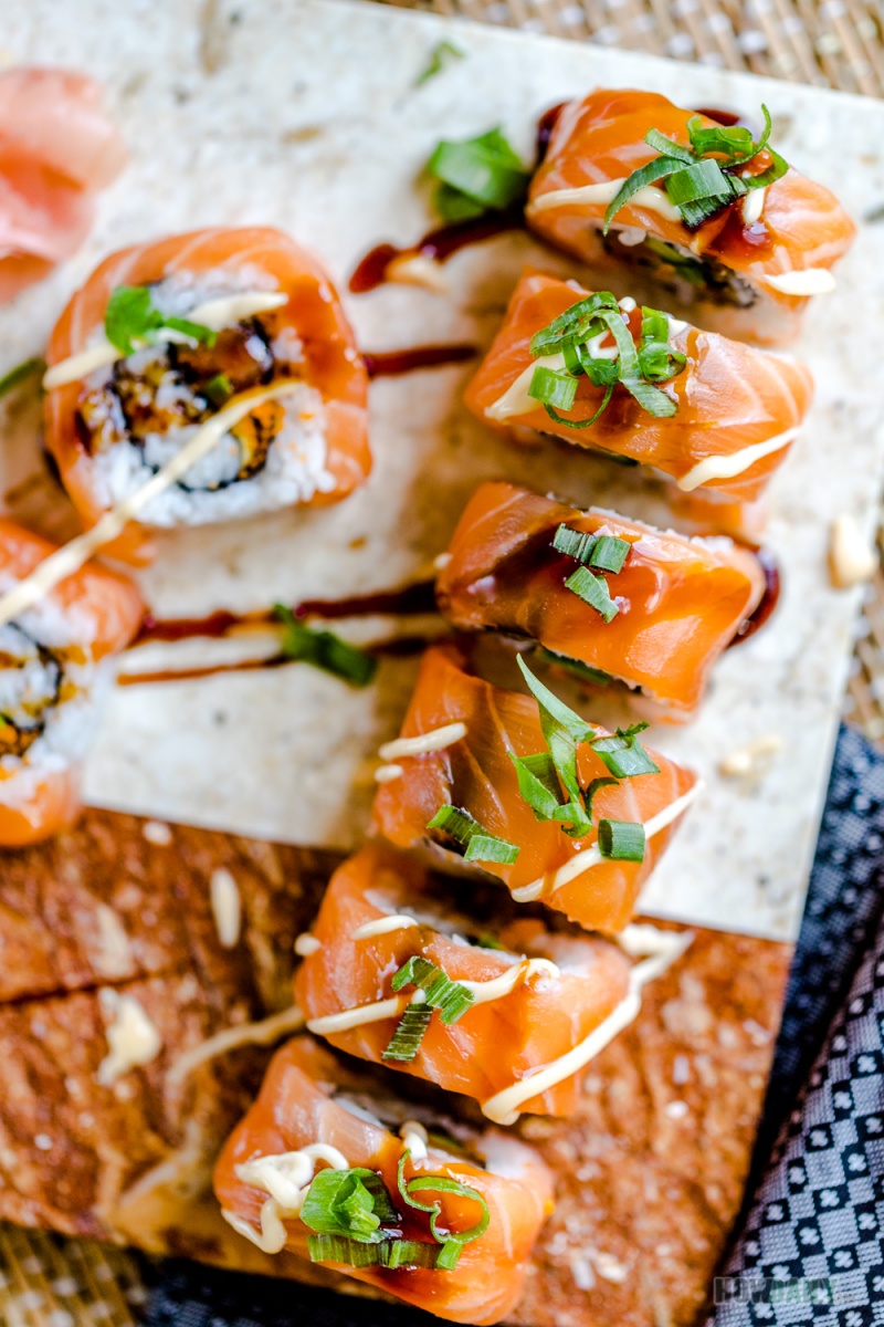 Green Onion on top Salmon Sushi Roll