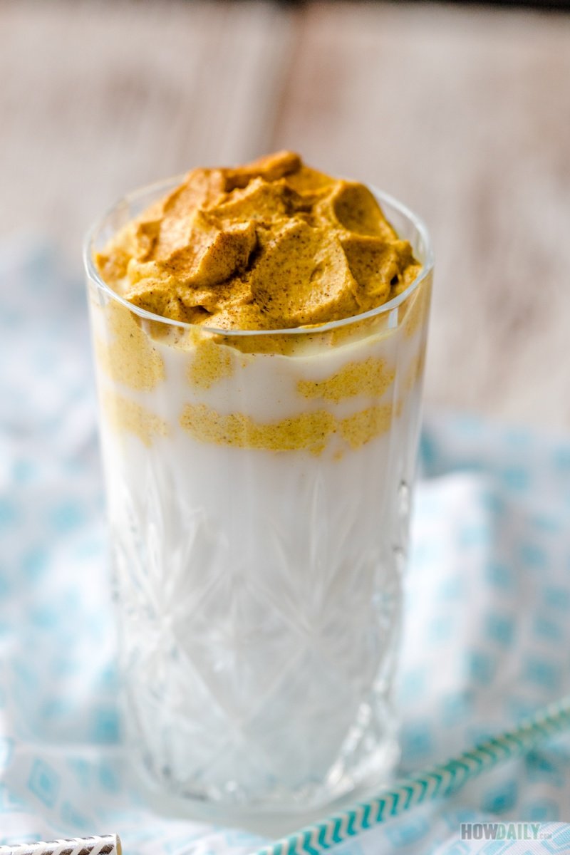 Turmeric - Cinnamon milk foam